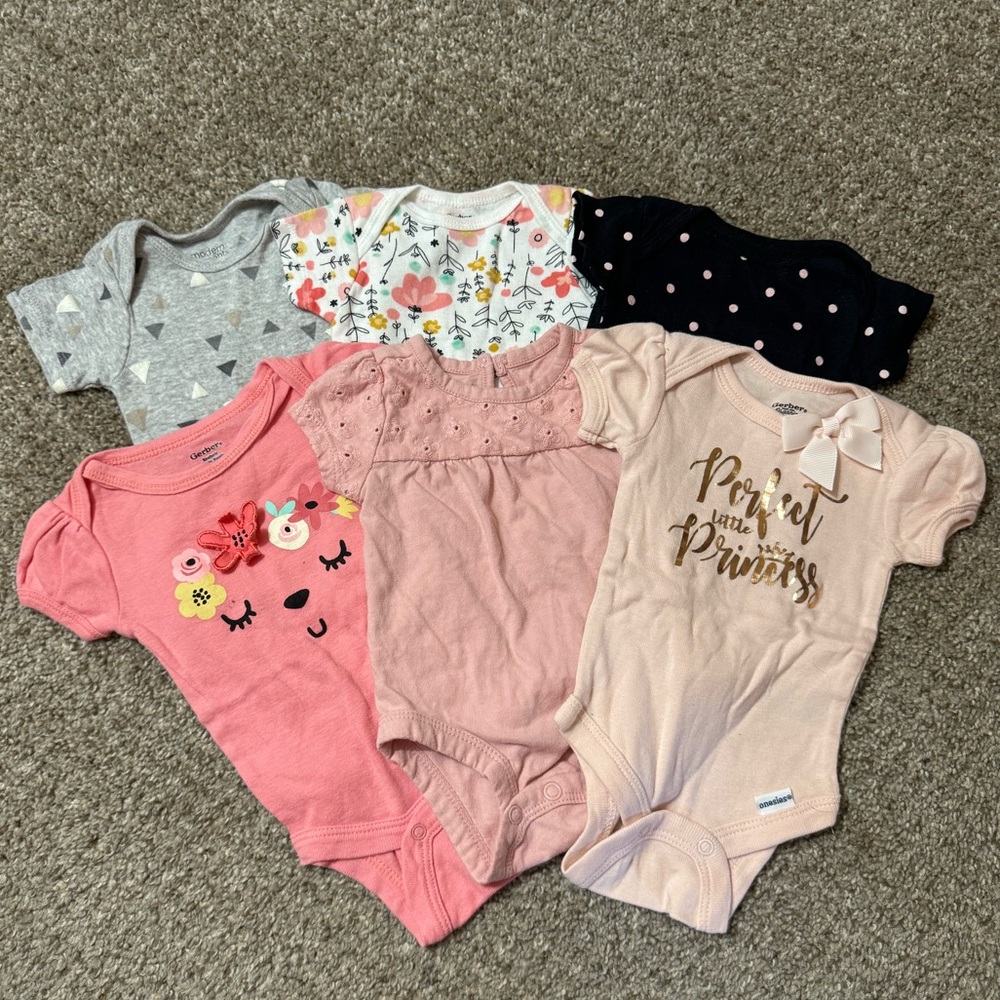 ⭐️Bundle of 6 Newborn girl onesies